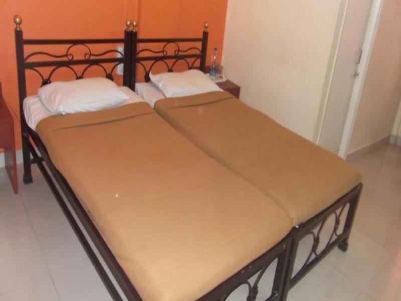 Oyo 1065 Hotel Hmr Royal Inn Pune Zewnętrze zdjęcie
