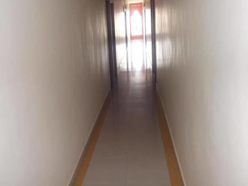 Oyo 1065 Hotel Hmr Royal Inn Pune Zewnętrze zdjęcie