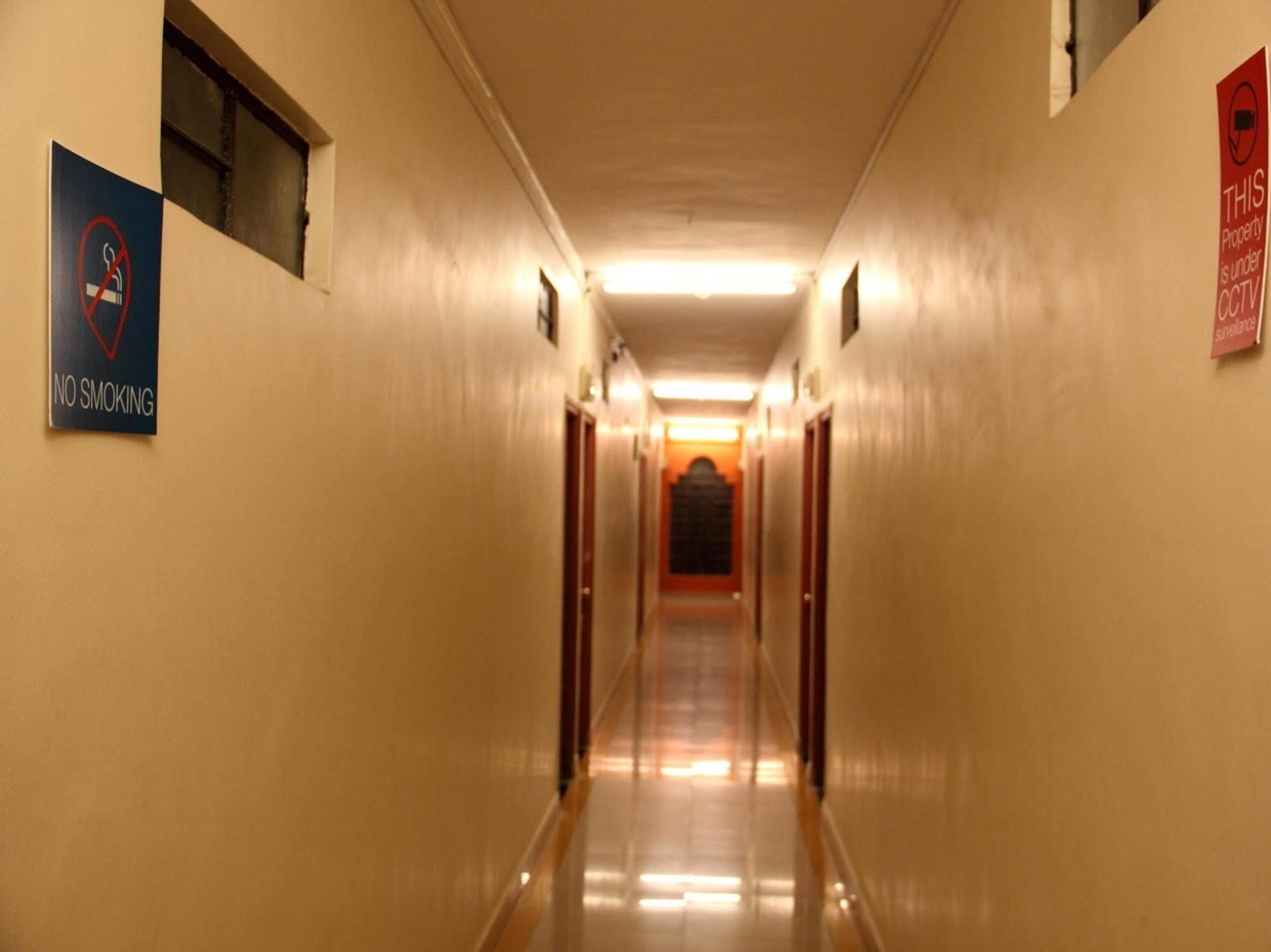Oyo 1065 Hotel Hmr Royal Inn Pune Zewnętrze zdjęcie