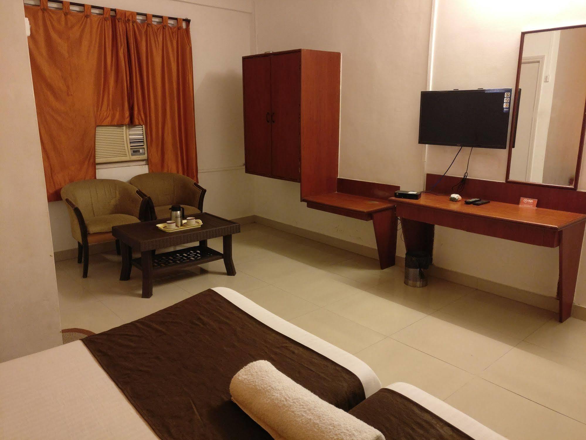 Oyo 1065 Hotel Hmr Royal Inn Pune Zewnętrze zdjęcie