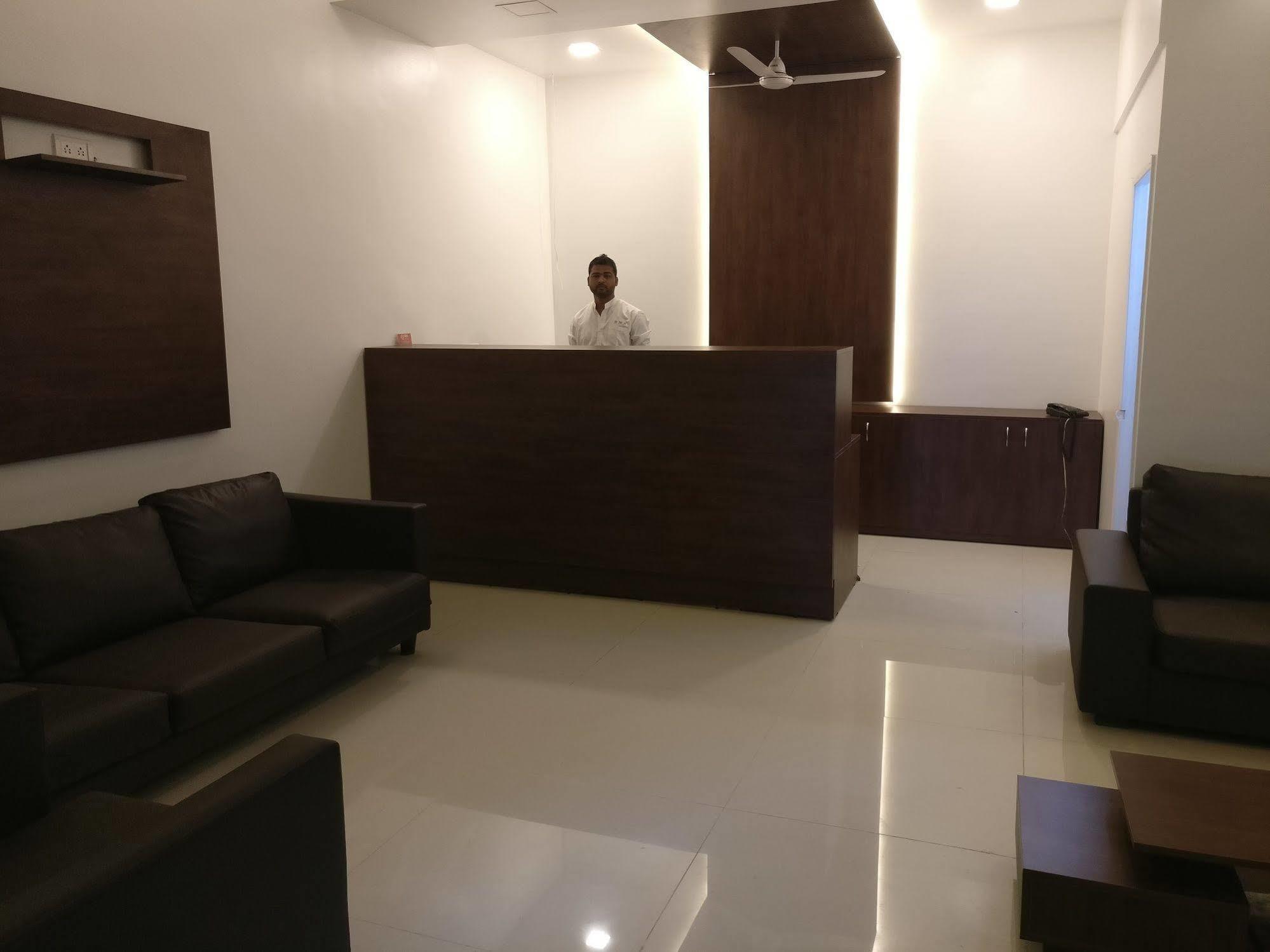 Oyo 1065 Hotel Hmr Royal Inn Pune Zewnętrze zdjęcie