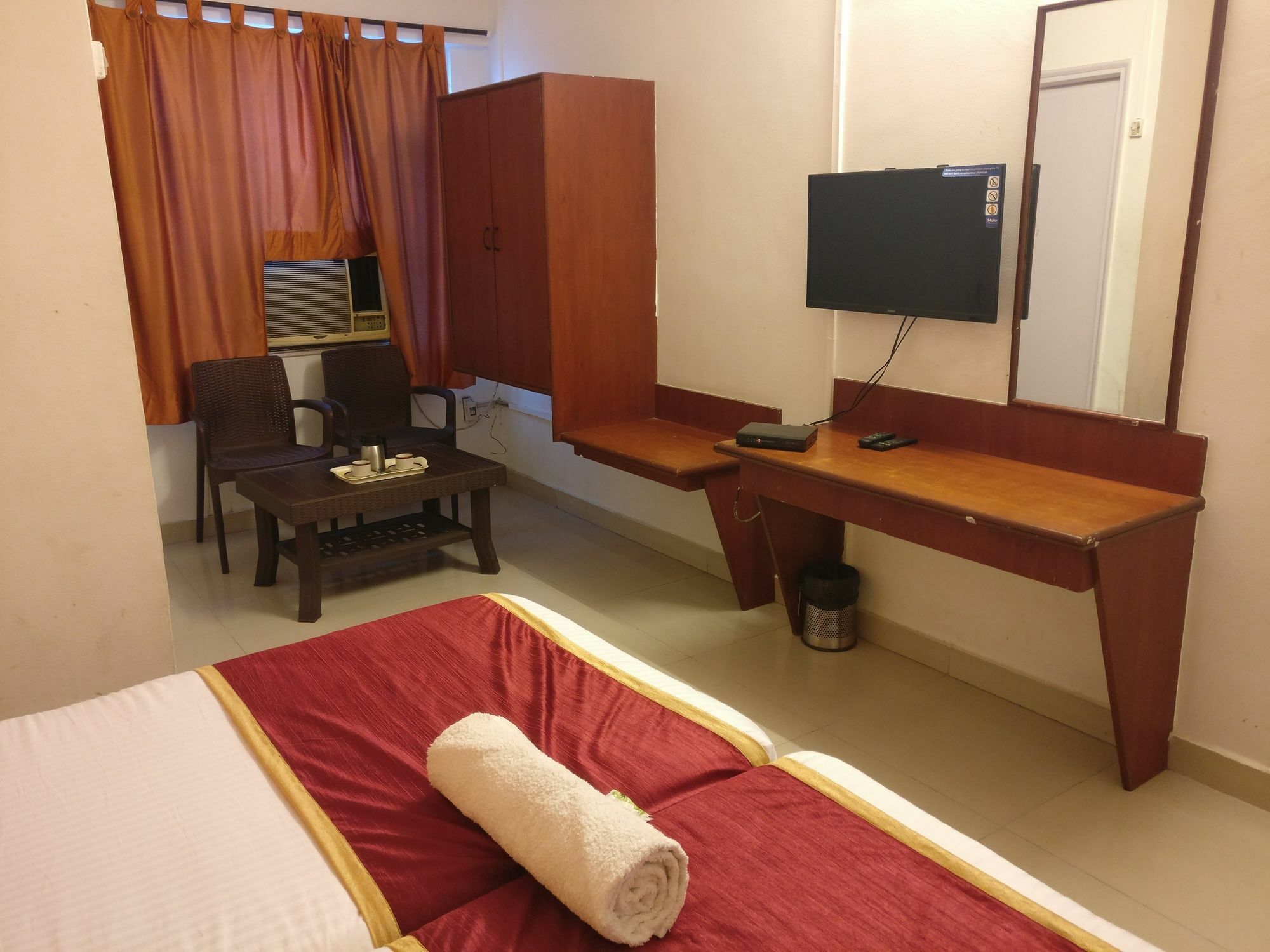 Oyo 1065 Hotel Hmr Royal Inn Pune Zewnętrze zdjęcie